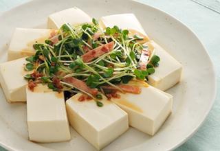 ロースハムと貝割れ大根の豆腐サラダ
